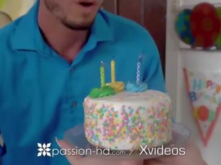Passion-hd büyük boşalma dolu bira romantik doğum günü flört video